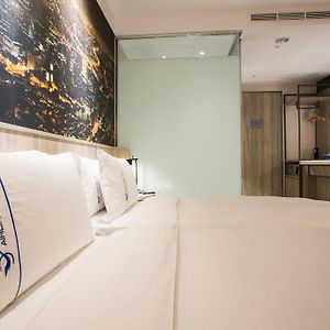 Standard Twin Room No Window
